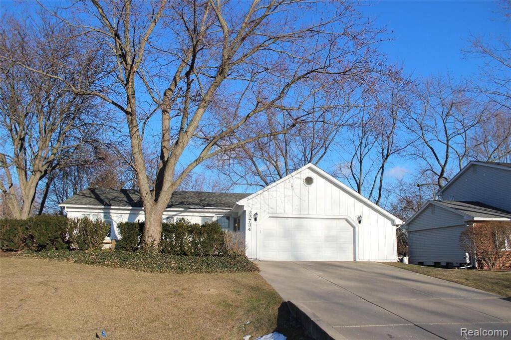 Novi, MI 48375,22734 Chestnut Tree