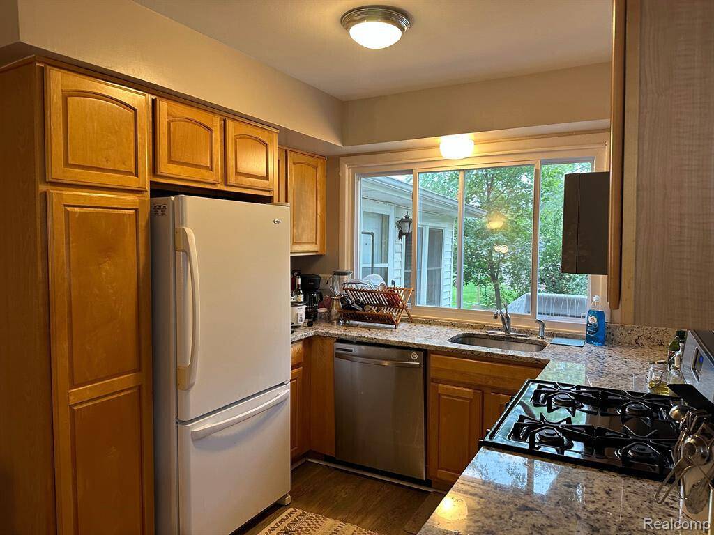 Novi, MI 48375,22734 Chestnut Tree