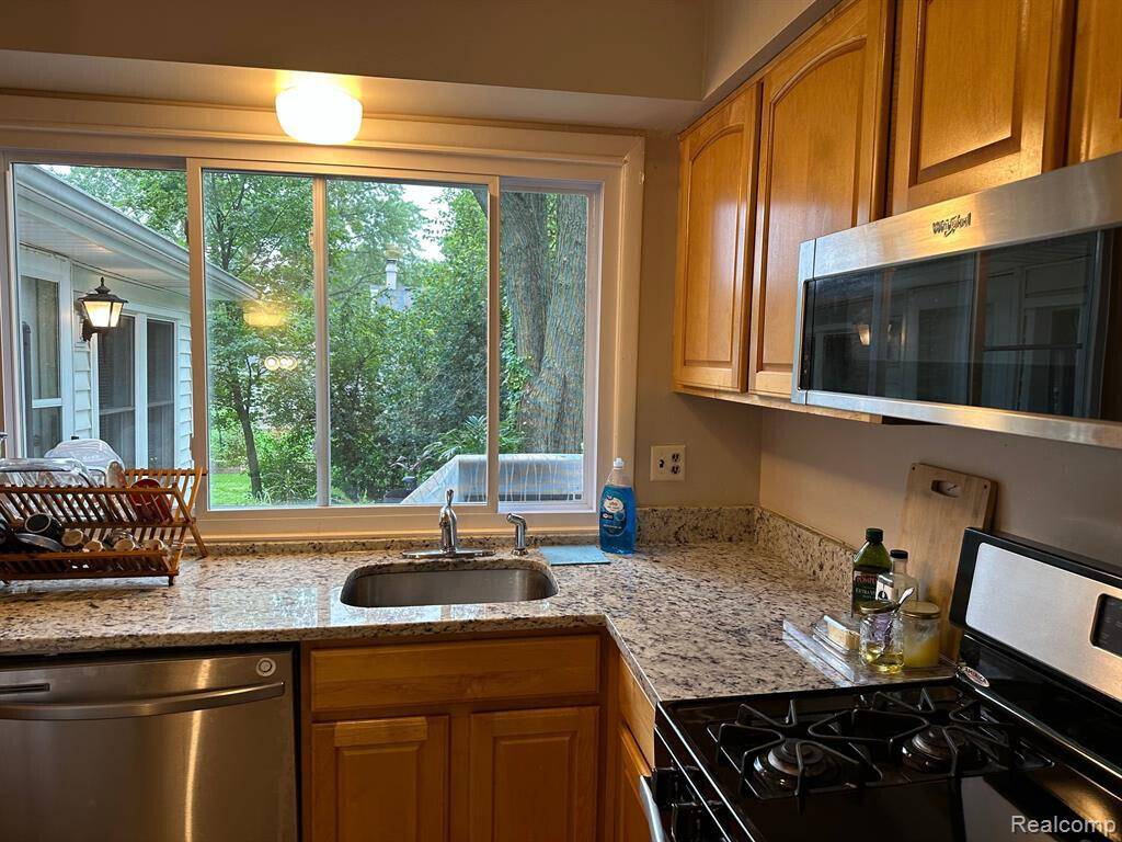 Novi, MI 48375,22734 Chestnut Tree