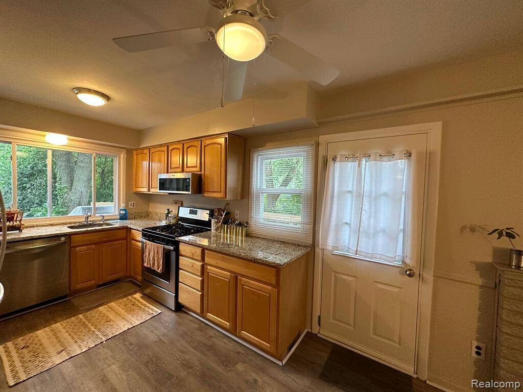 Novi, MI 48375,22734 Chestnut Tree