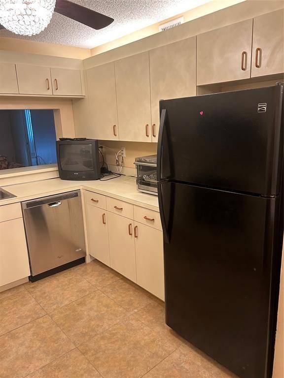 Tamarac, FL 33321,7214 S Devon Drive #211