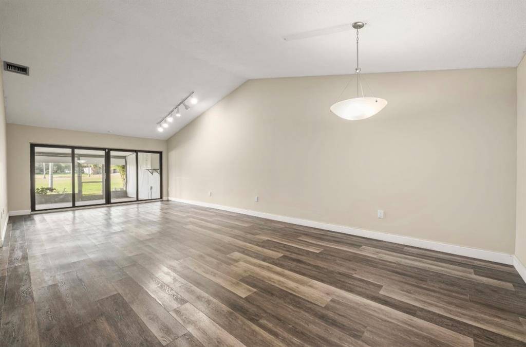 Weston, FL 33326,370 Fairway Circle #13