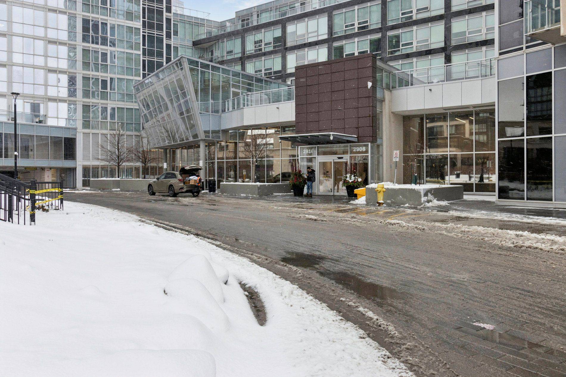 Vaughan, ON L4K 0K5,2908 Hwy 7 N/A #525