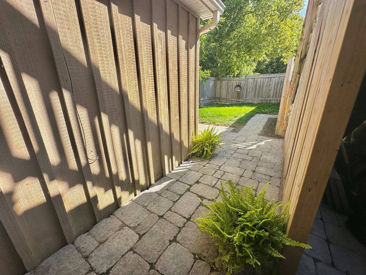 King, ON L0G 1T0,284 Main ST