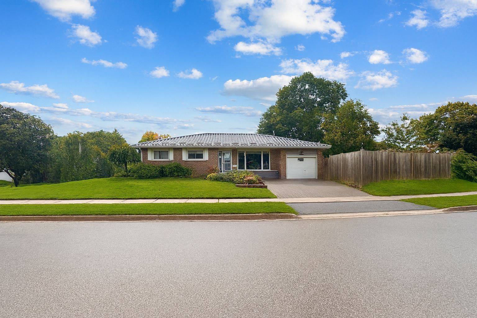 Midland, ON L4R 1H2,958 Montreal ST