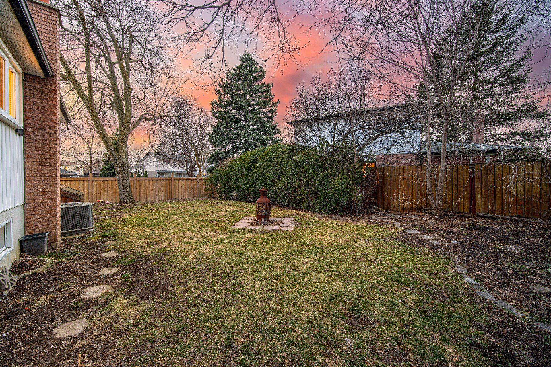 Brampton, ON L6V 2C9,8 Reigate AVE