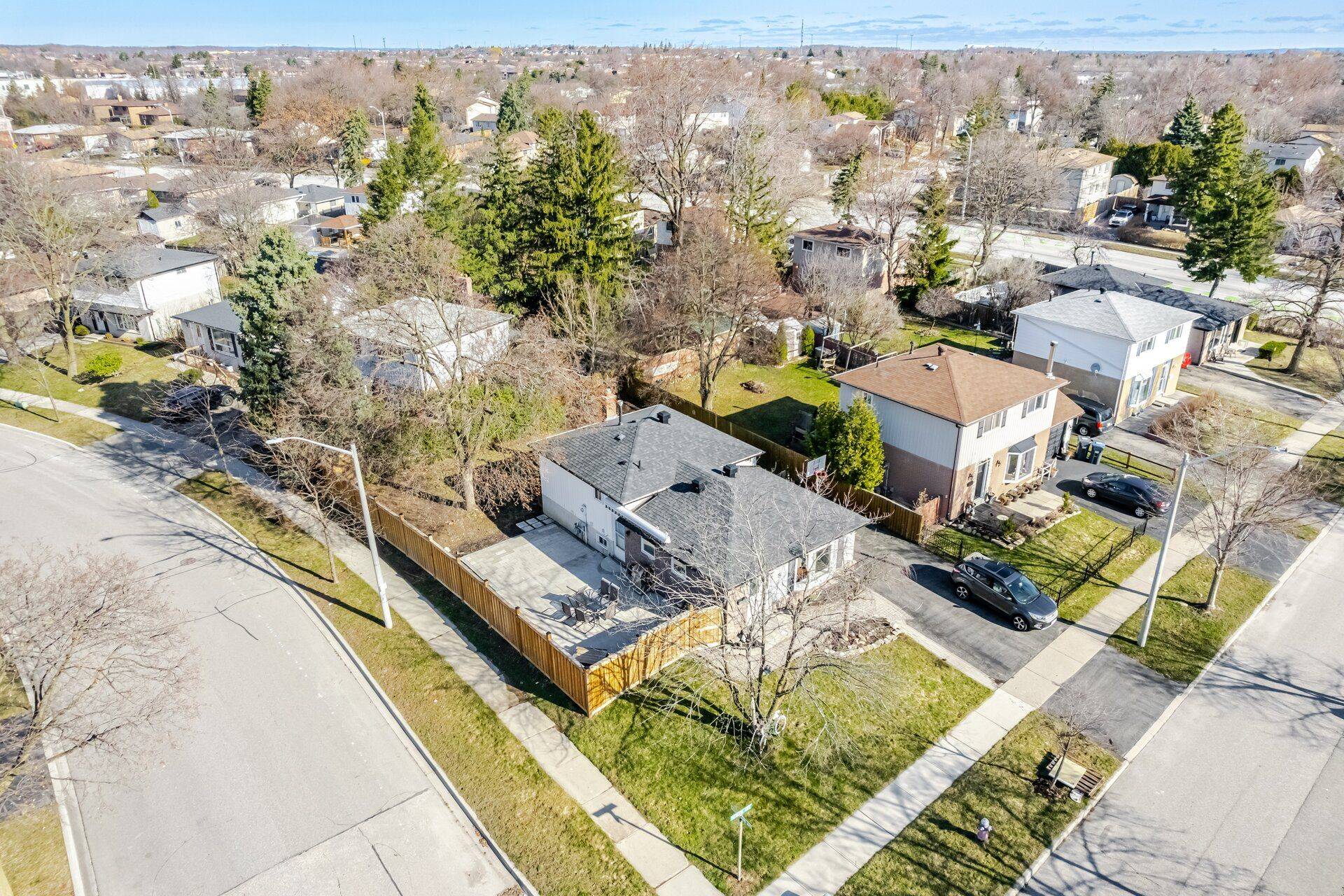 Brampton, ON L6V 2C9,8 Reigate AVE