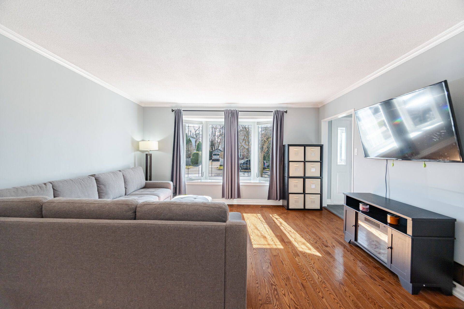 Brampton, ON L6V 2C9,8 Reigate AVE