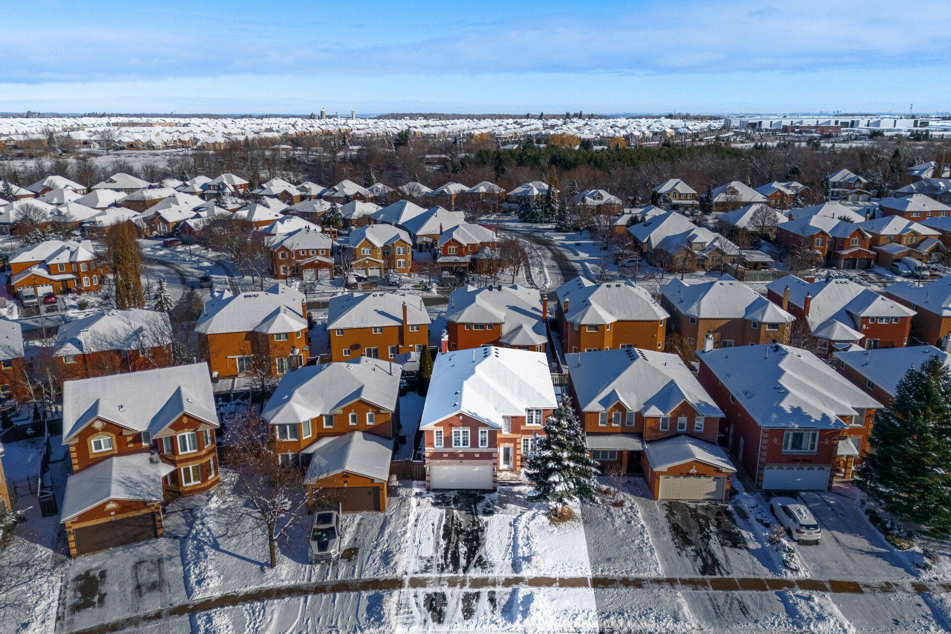 Caledon, ON L7C 1A7,71 Hutton CRES