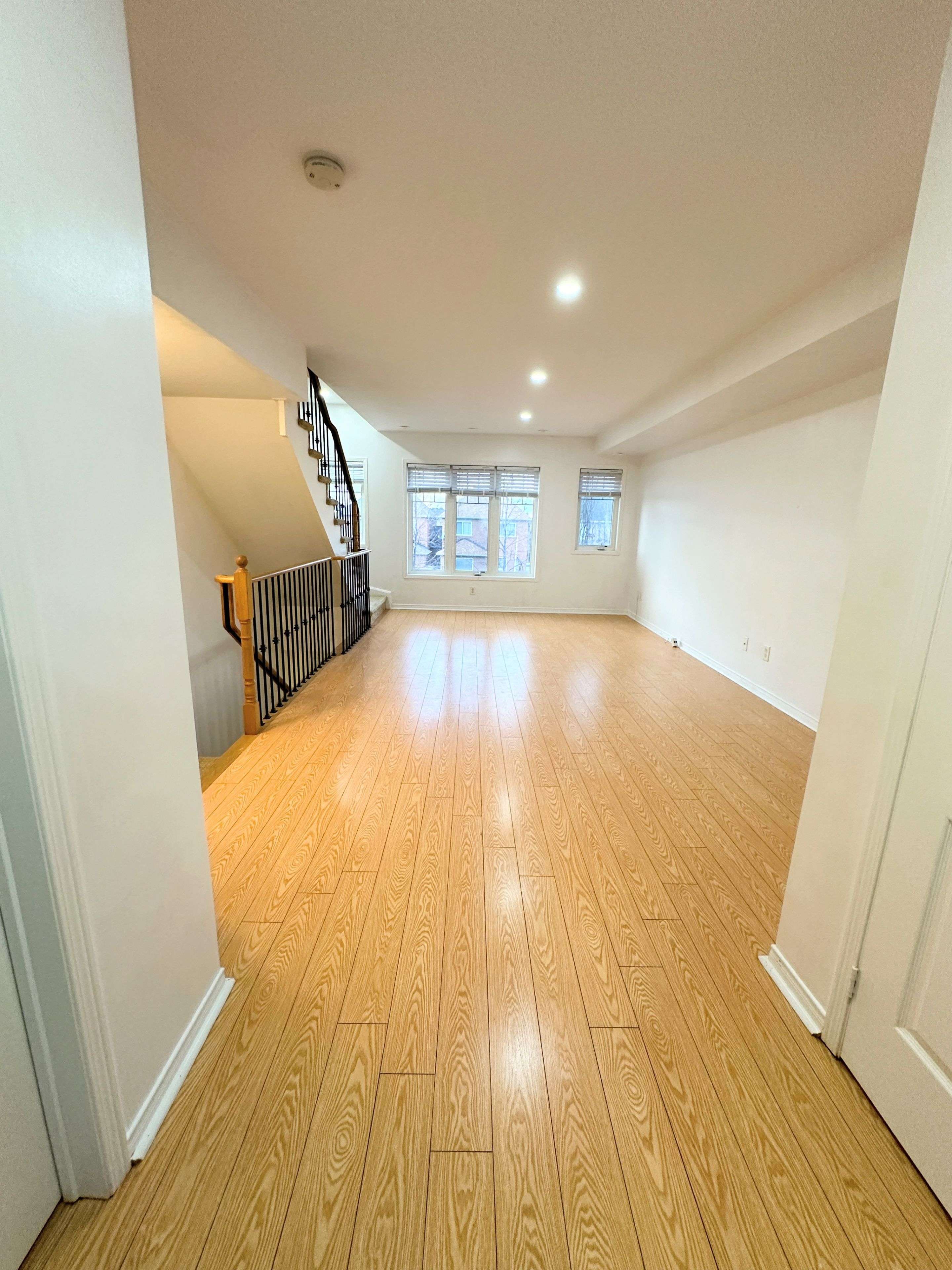 Mississauga, ON L5M 0P7,3250 Bentley DR #74