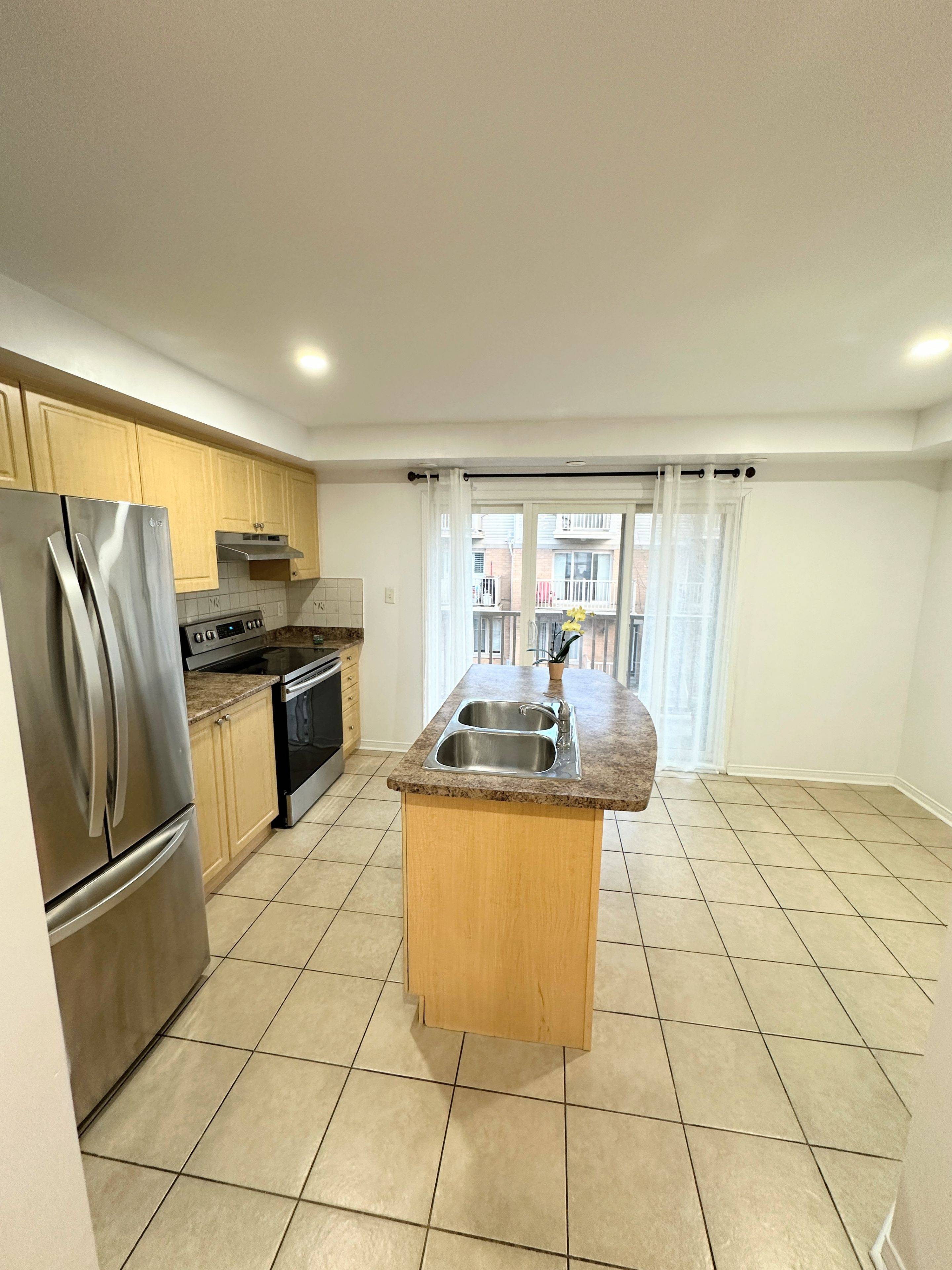 Mississauga, ON L5M 0P7,3250 Bentley DR #74