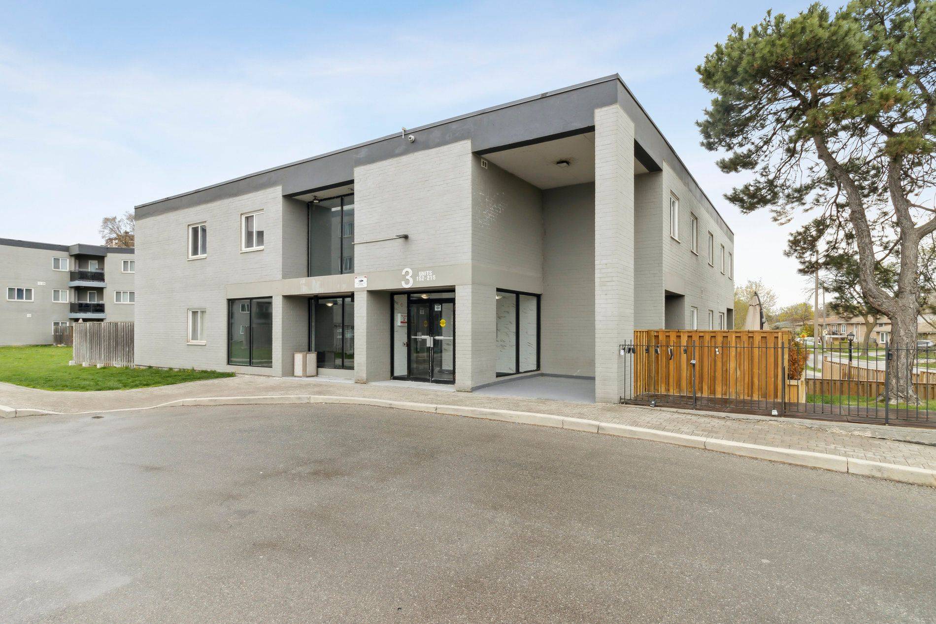 Mississauga, ON L5J 4H8,2001 Bonnymede DR #214