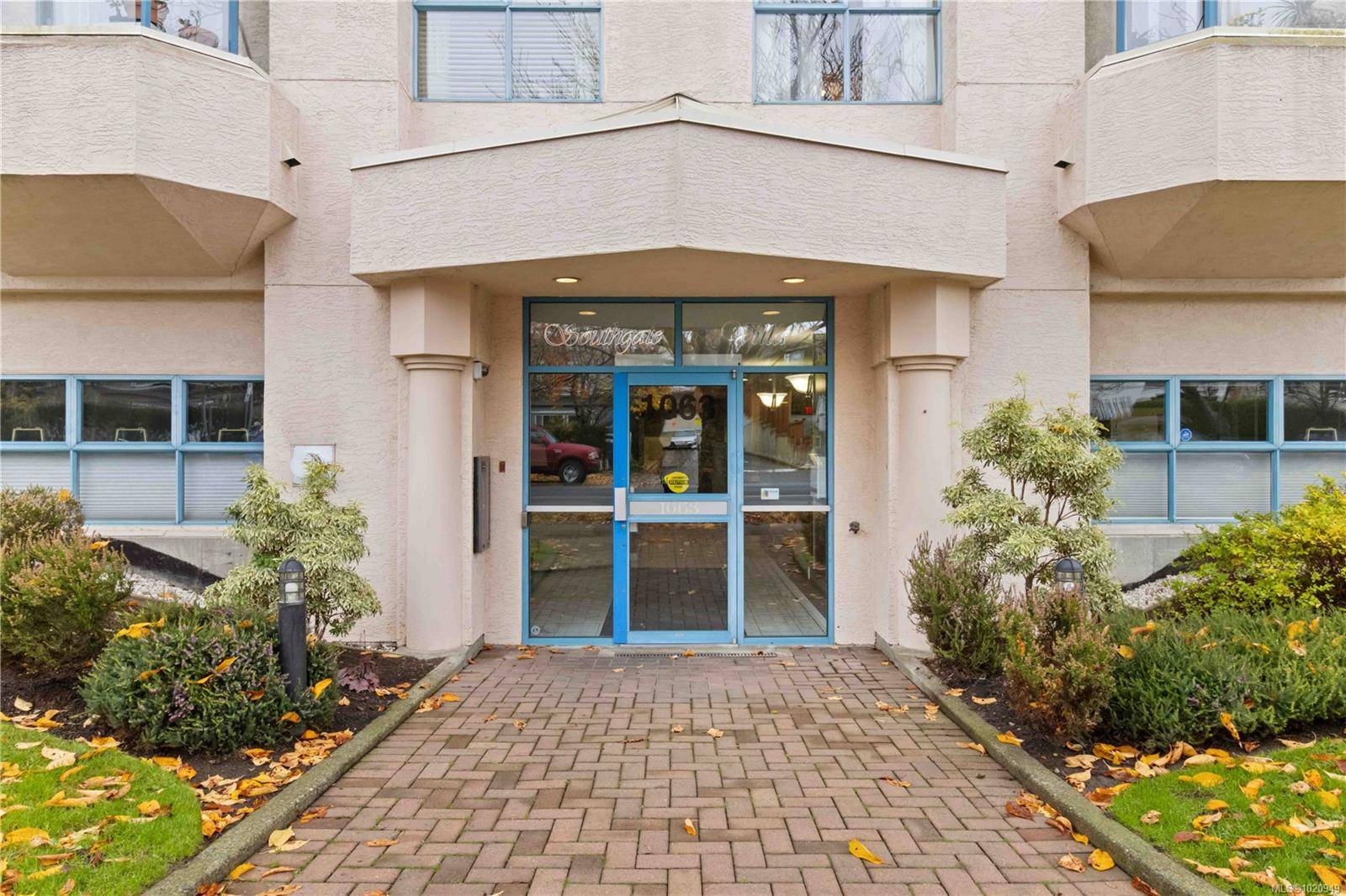 Victoria, BC V8V 2Z1,1063 Southgate St #404