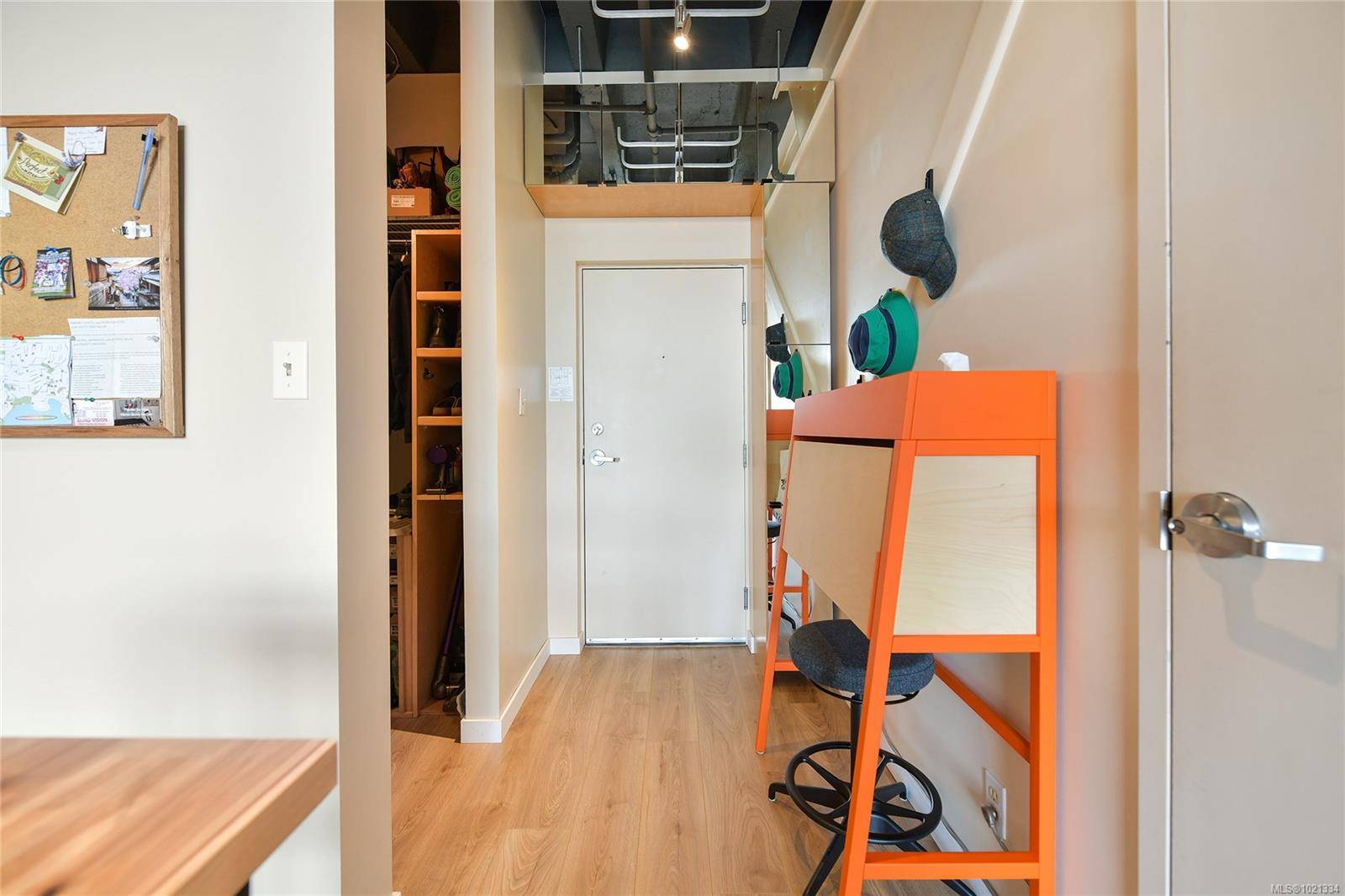 Victoria, BC V8V 5A1,1061 Fort St #513