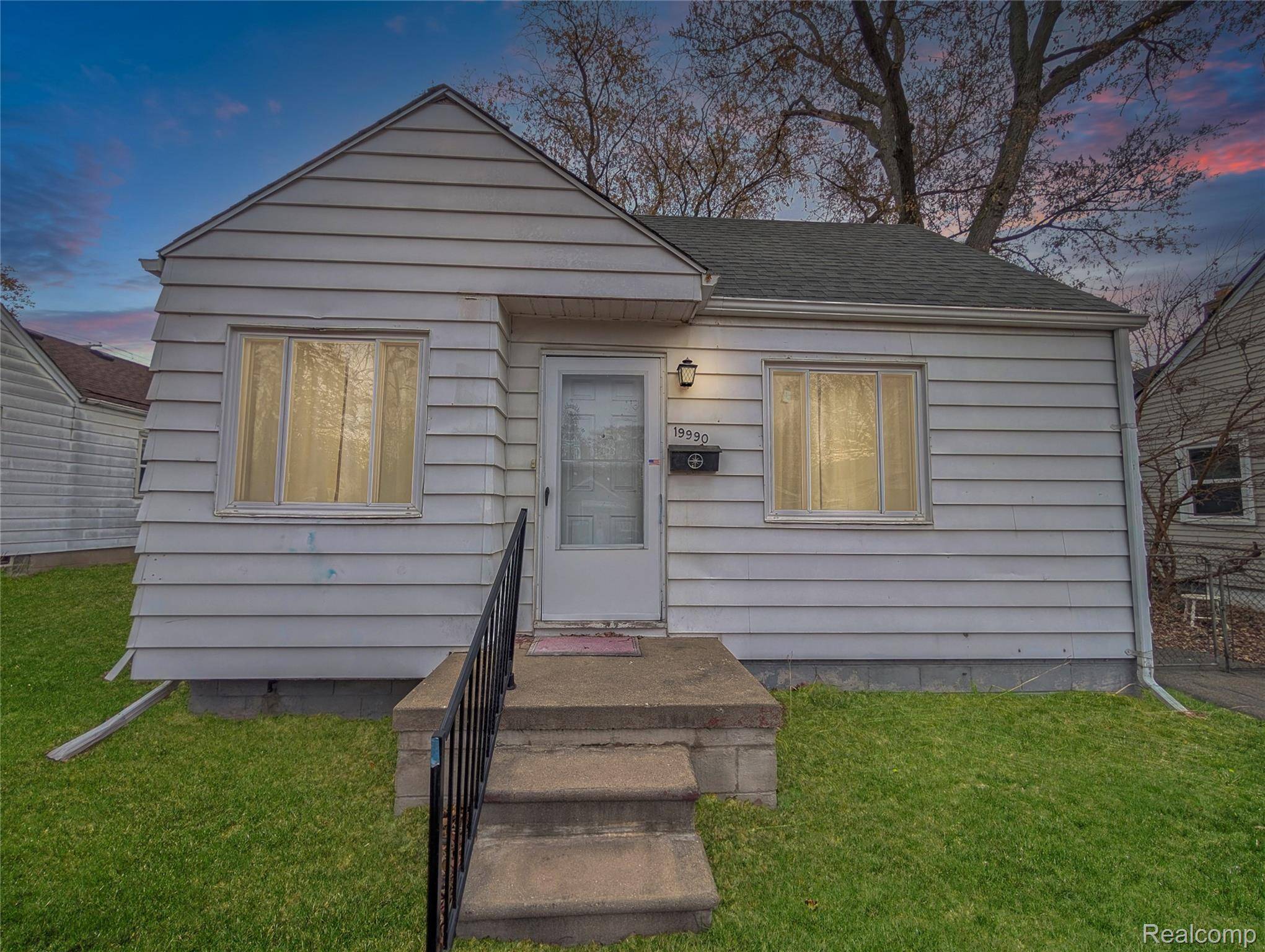 Redford, MI 48240,19990 Kinloch