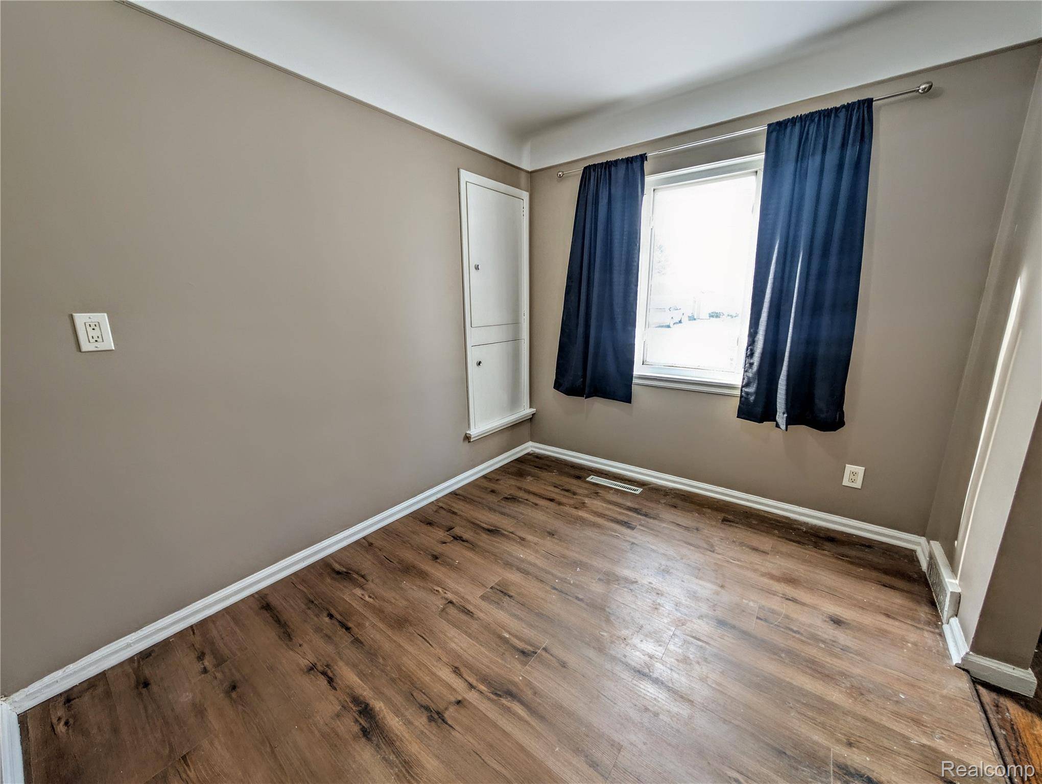 Redford, MI 48240,19990 Kinloch