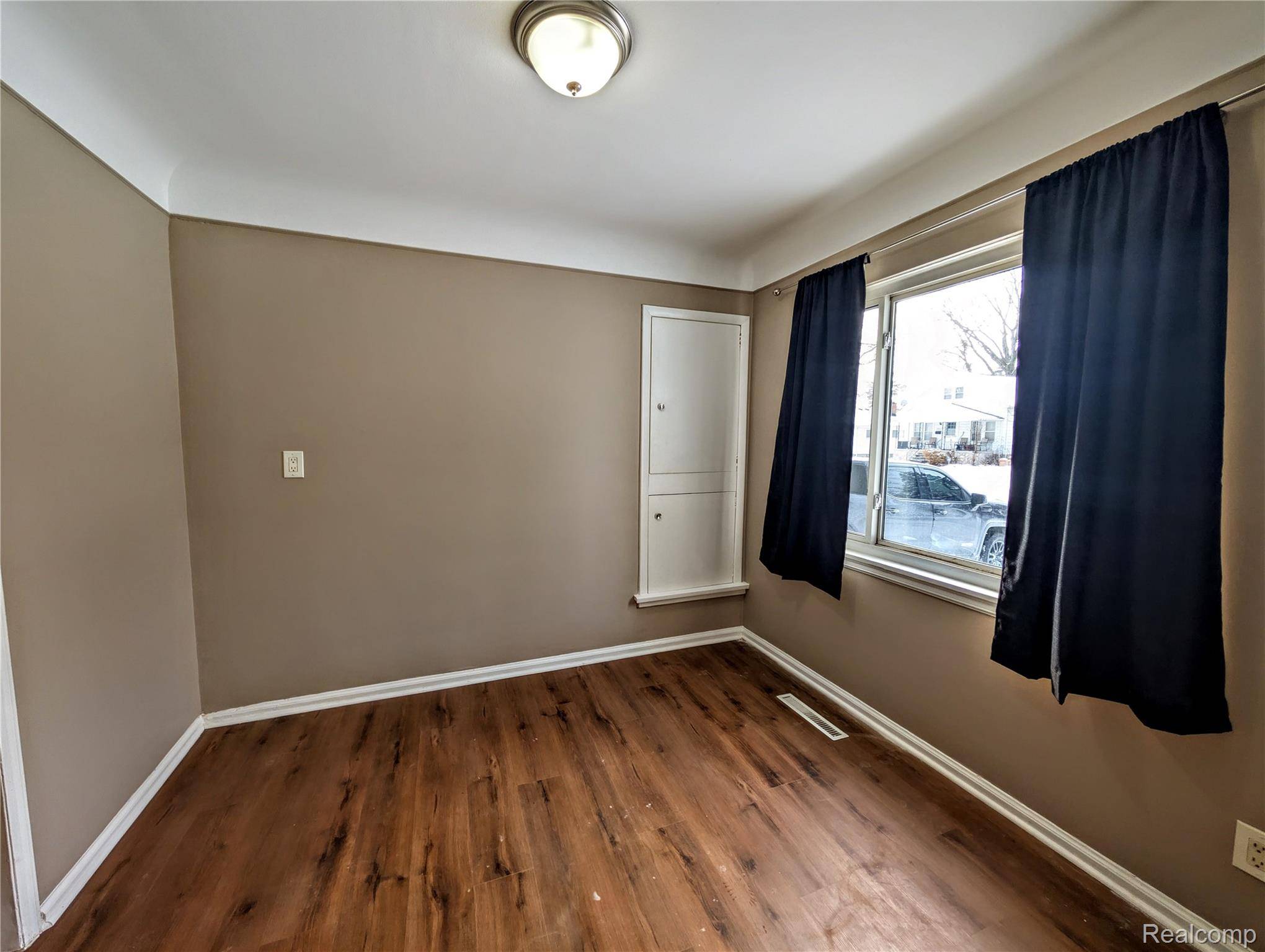 Redford, MI 48240,19990 Kinloch