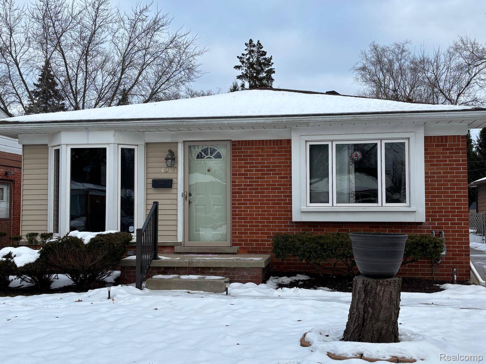 Dearborn Heights, MI 48125,4209 Vassar ST