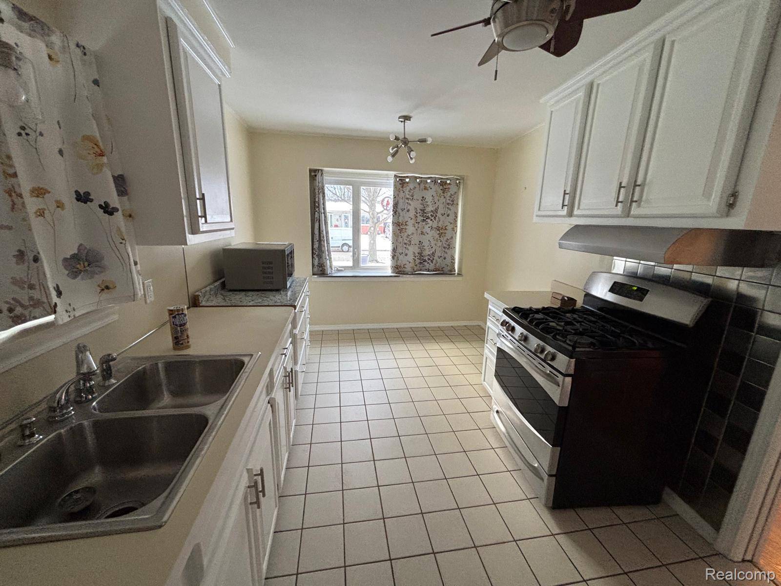 Dearborn Heights, MI 48125,4209 Vassar ST