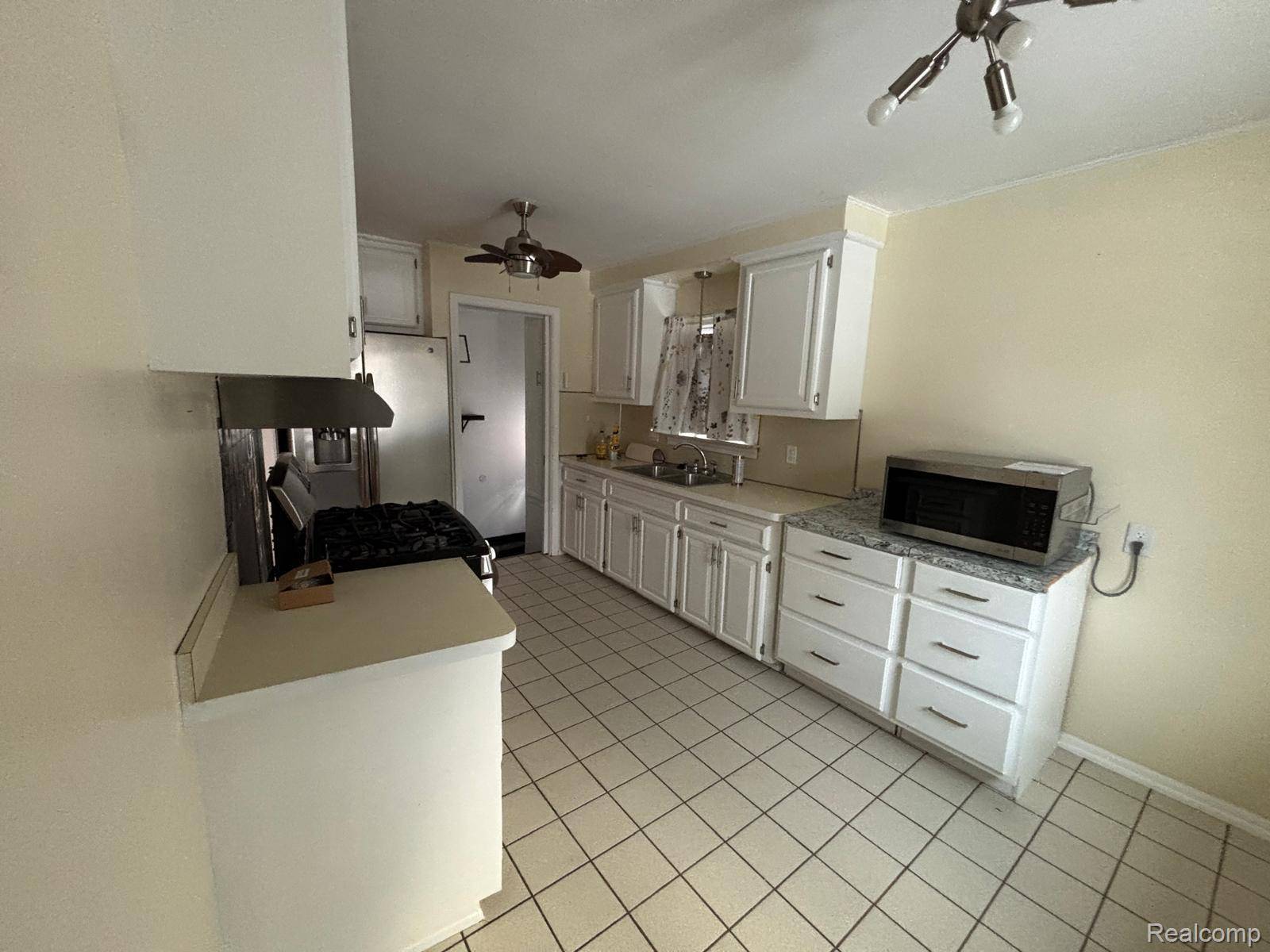 Dearborn Heights, MI 48125,4209 Vassar ST