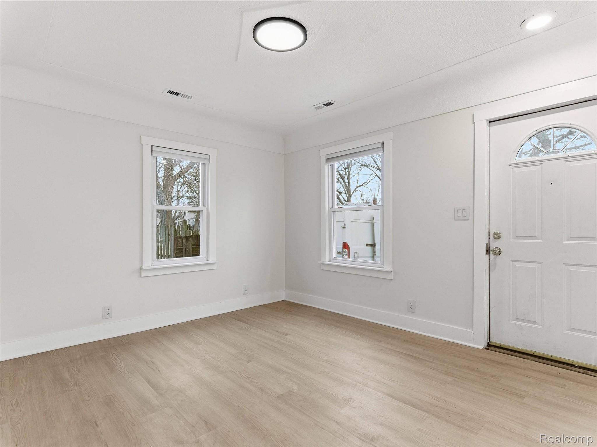 Hazel Park, MI 48030,335 E Elza AVE