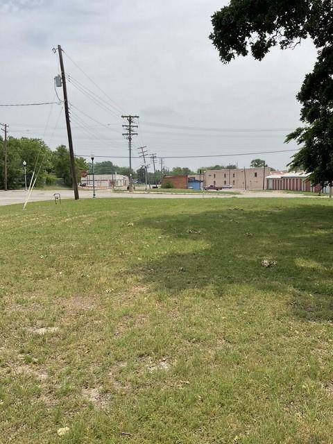 Bonham, TX 75418,123 N Main Street