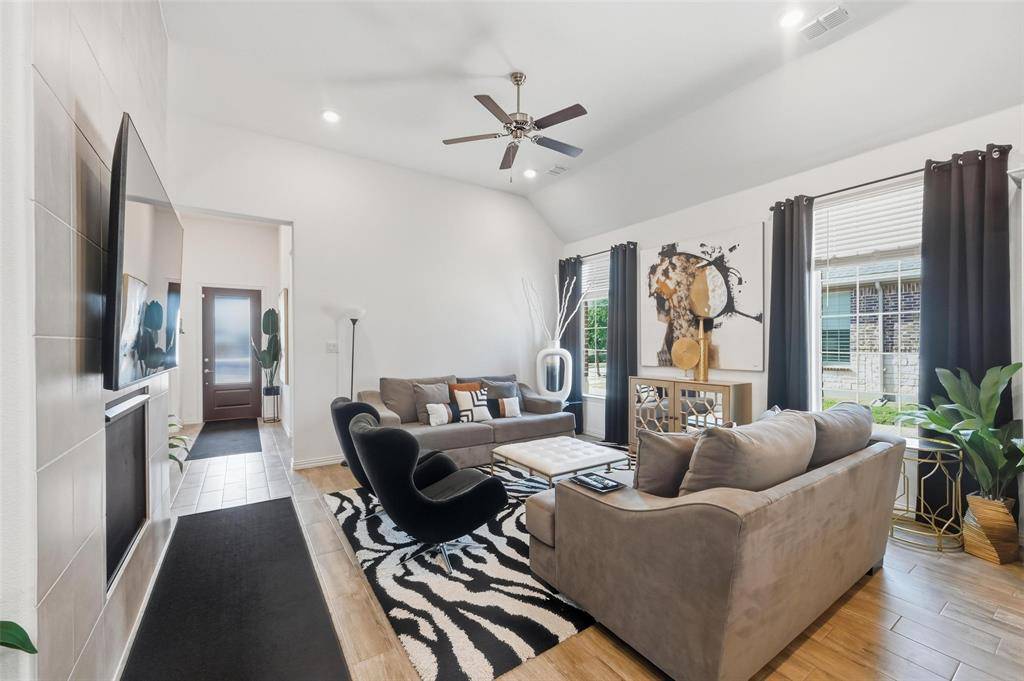 Arlington, TX 76005,1941 Spotted Fawn Drive