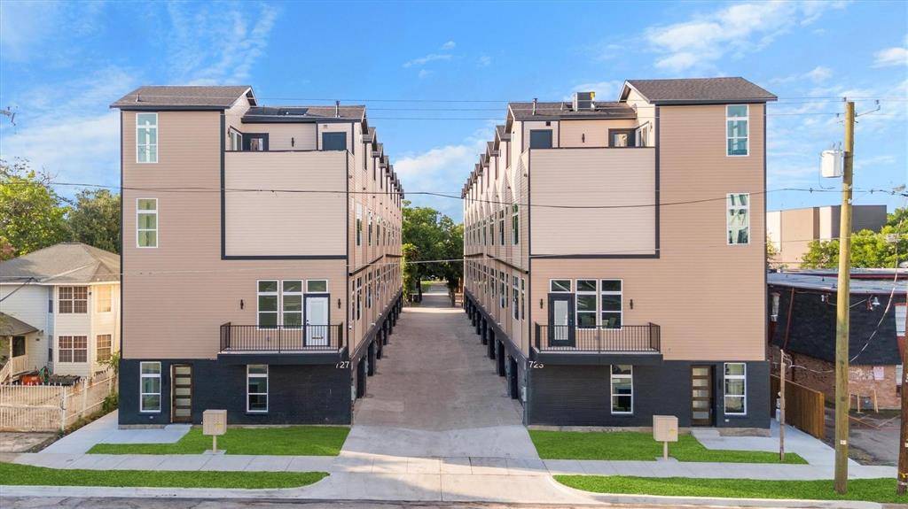 Dallas, TX 75208,727 W 10th Street #103