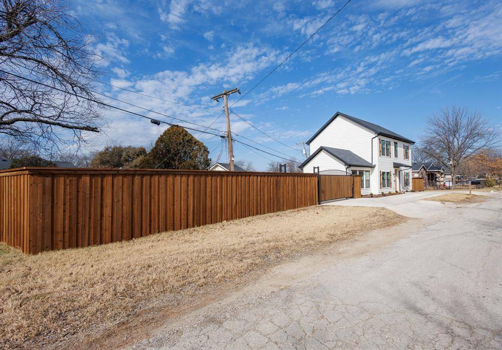 Fort Worth, TX 76110,3230 6th Avenue