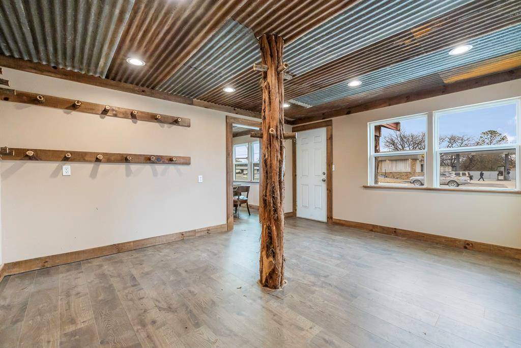 De Leon, TX 76444,916 N Texas Street