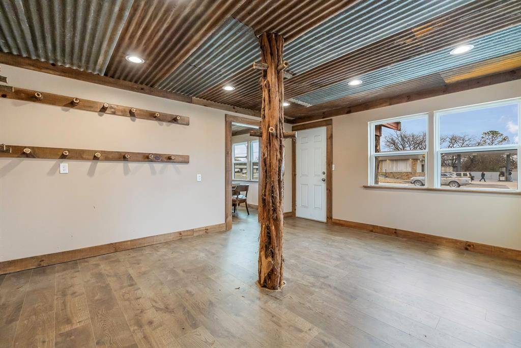 De Leon, TX 76444,916 N Texas Street