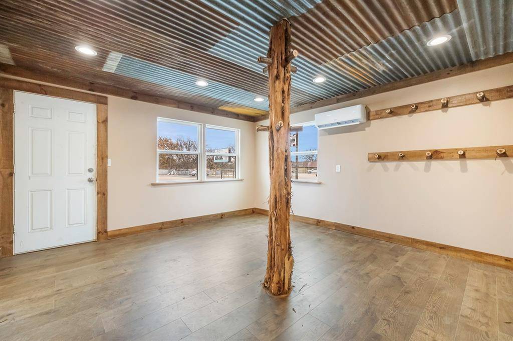 De Leon, TX 76444,916 N Texas Street