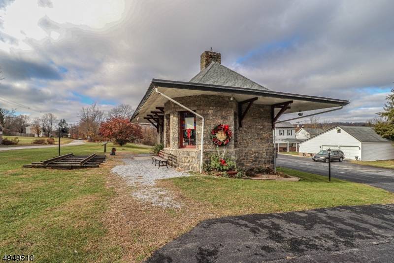 Califon Boro, NJ 07830,25 ACADEMY ST