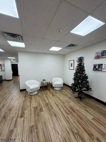 Somerville Boro, NJ 08876,58 E Main St