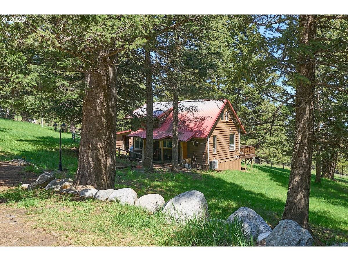 Joseph, OR 97846,83863 OLLOKOT LN