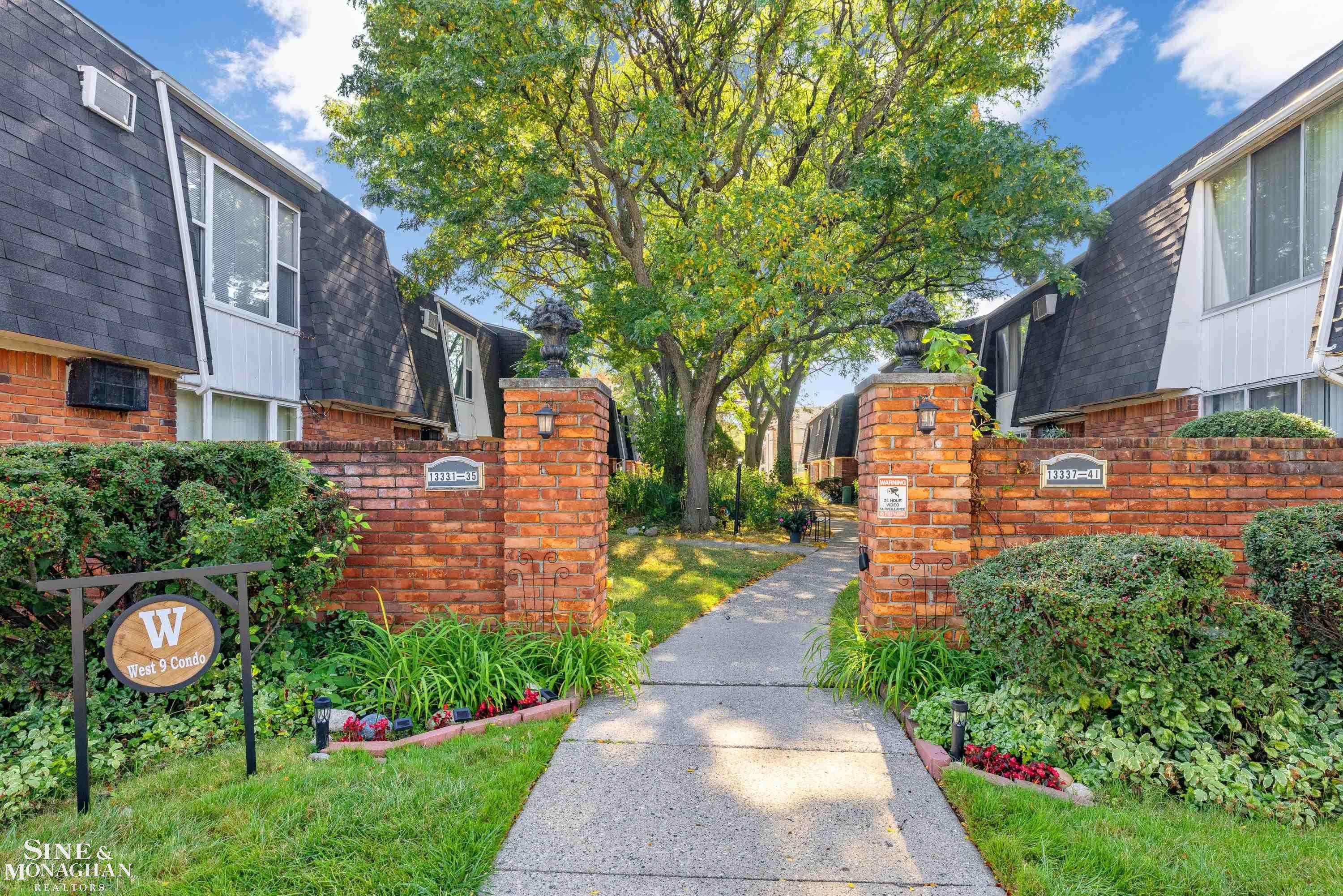 Oak Park, MI 48237,13333 W Nine RD