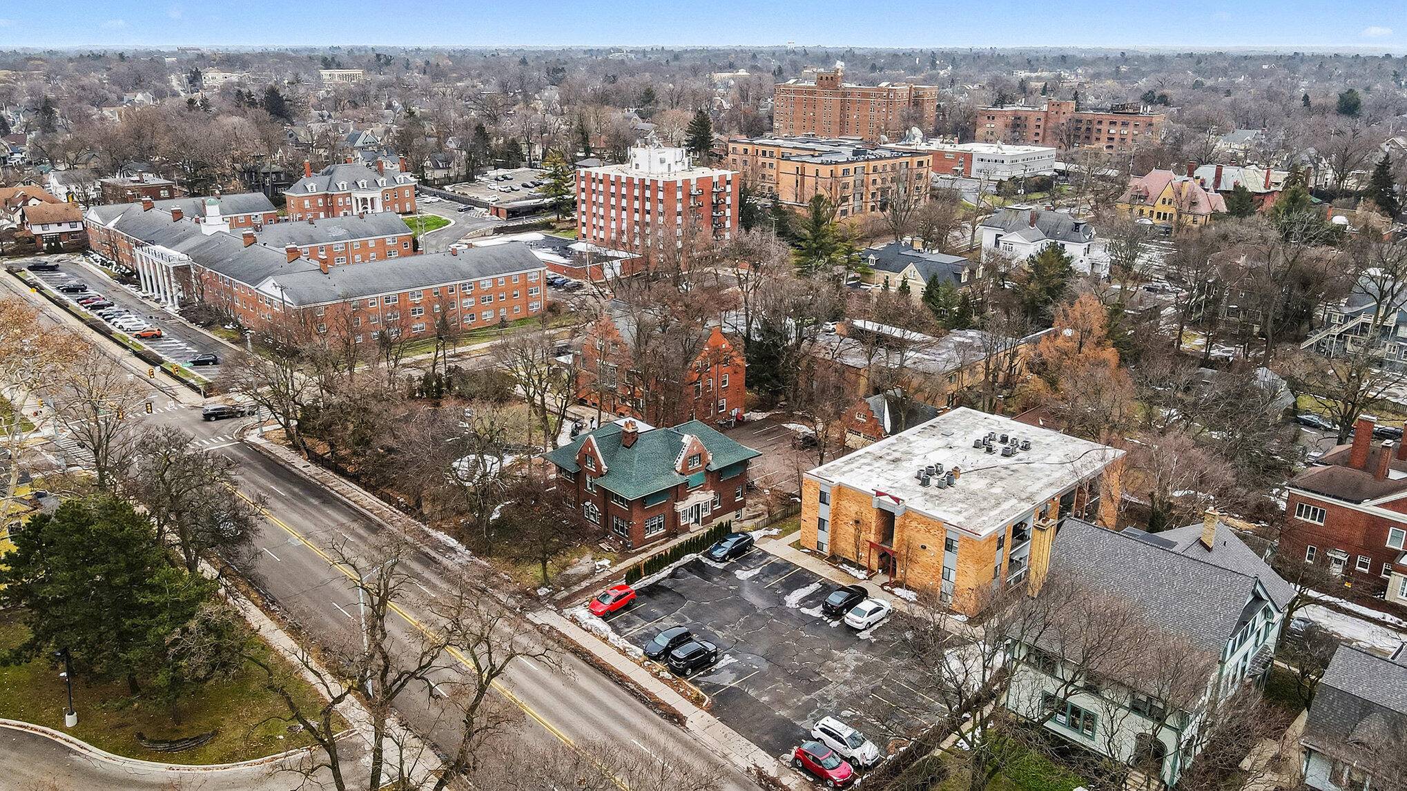 Grand Rapids, MI 49503,460 E Fulton ST E #2