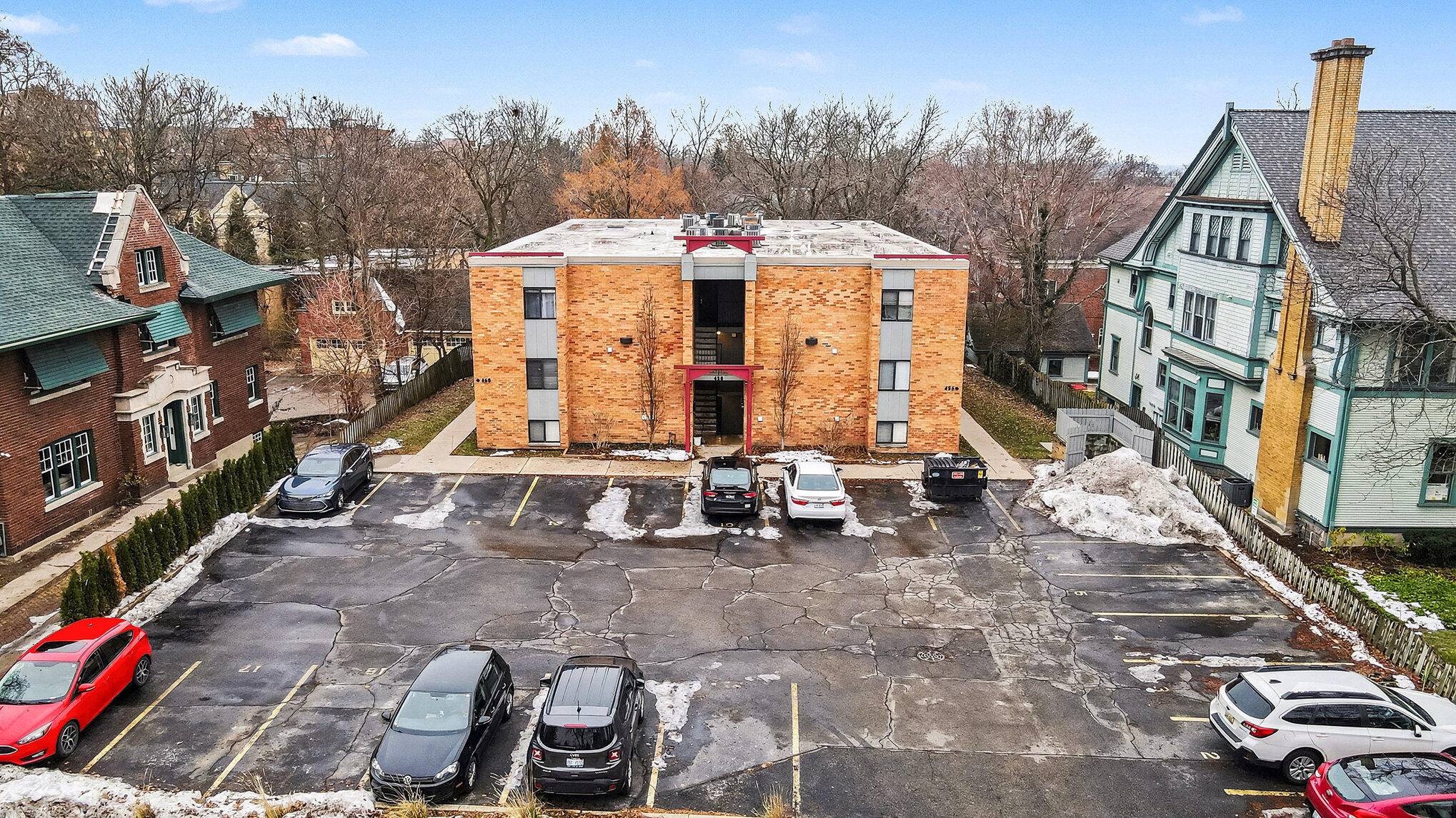 Grand Rapids, MI 49503,460 E Fulton ST E #2