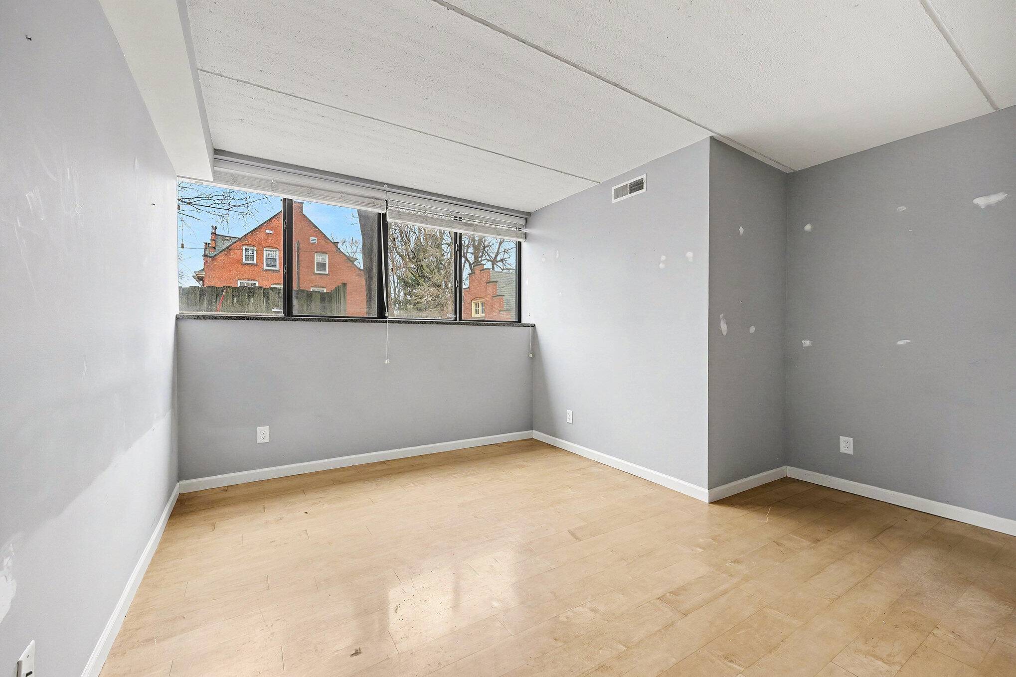 Grand Rapids, MI 49503,460 E Fulton ST E #2