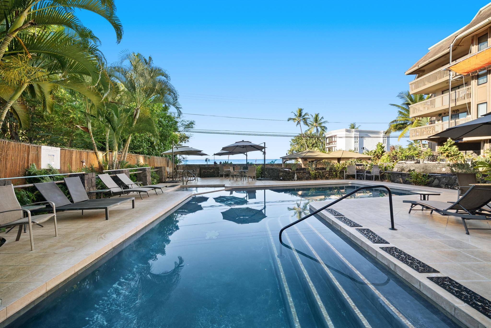 Kailua-kona, HI 96740,76-6283 ALII DR #B404