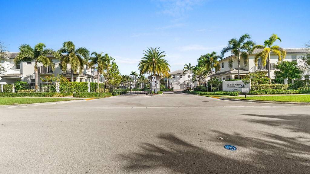 Coconut Creek, FL 33073,6989 PINES CIRCLE