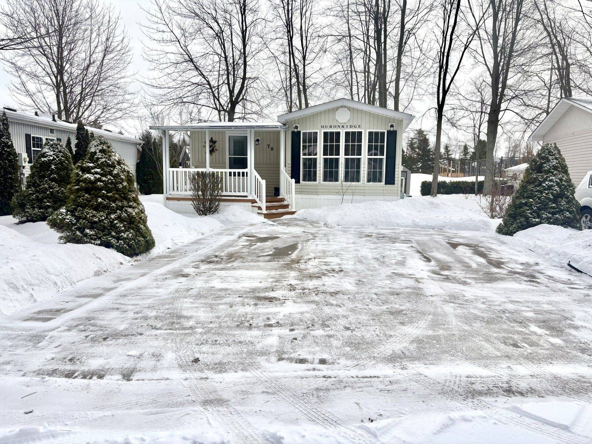Wasaga Beach, ON L9Z 1X7,70 Topaz ST