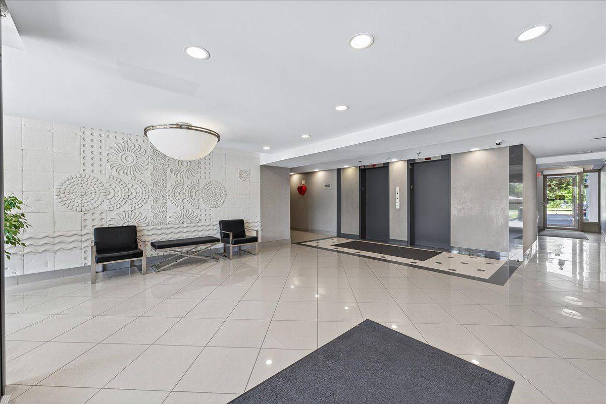 Mississauga, ON L5N 2R4,2301 Derry RD W #605