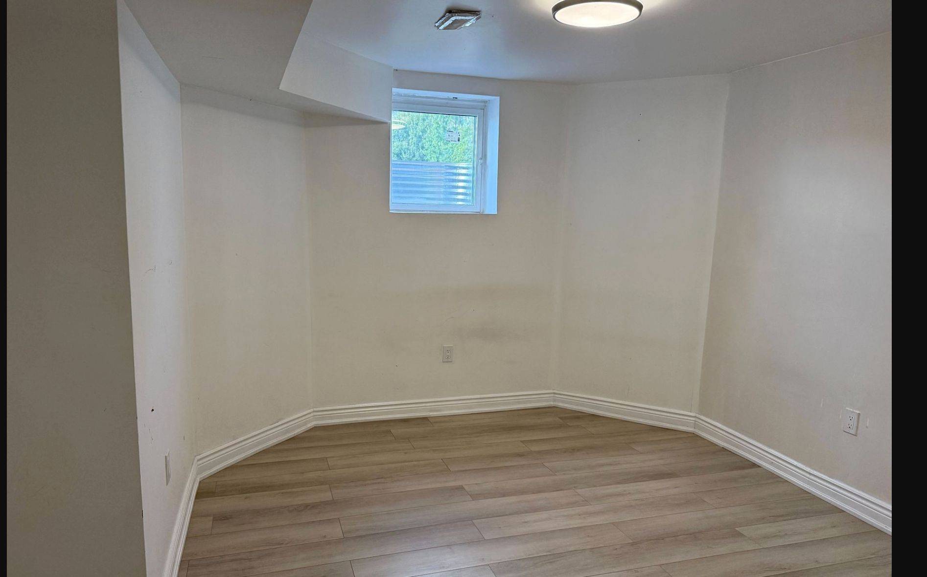 Brampton, ON L7A 3H3,127 Worthington AVE #BASEMENT