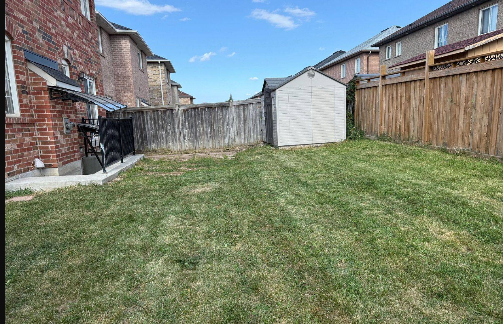 Brampton, ON L7A 3H3,127 Worthington AVE #BASEMENT