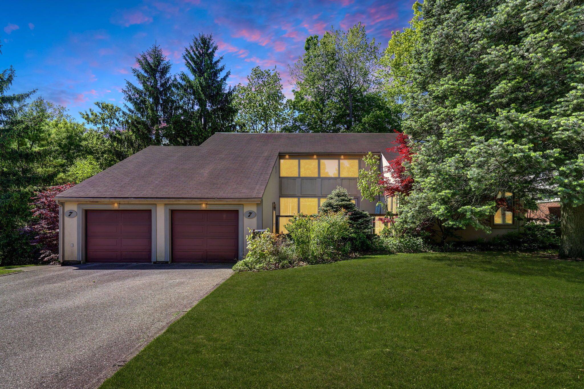 Tillsonburg, ON N4G 2S8,7 Thistle CT