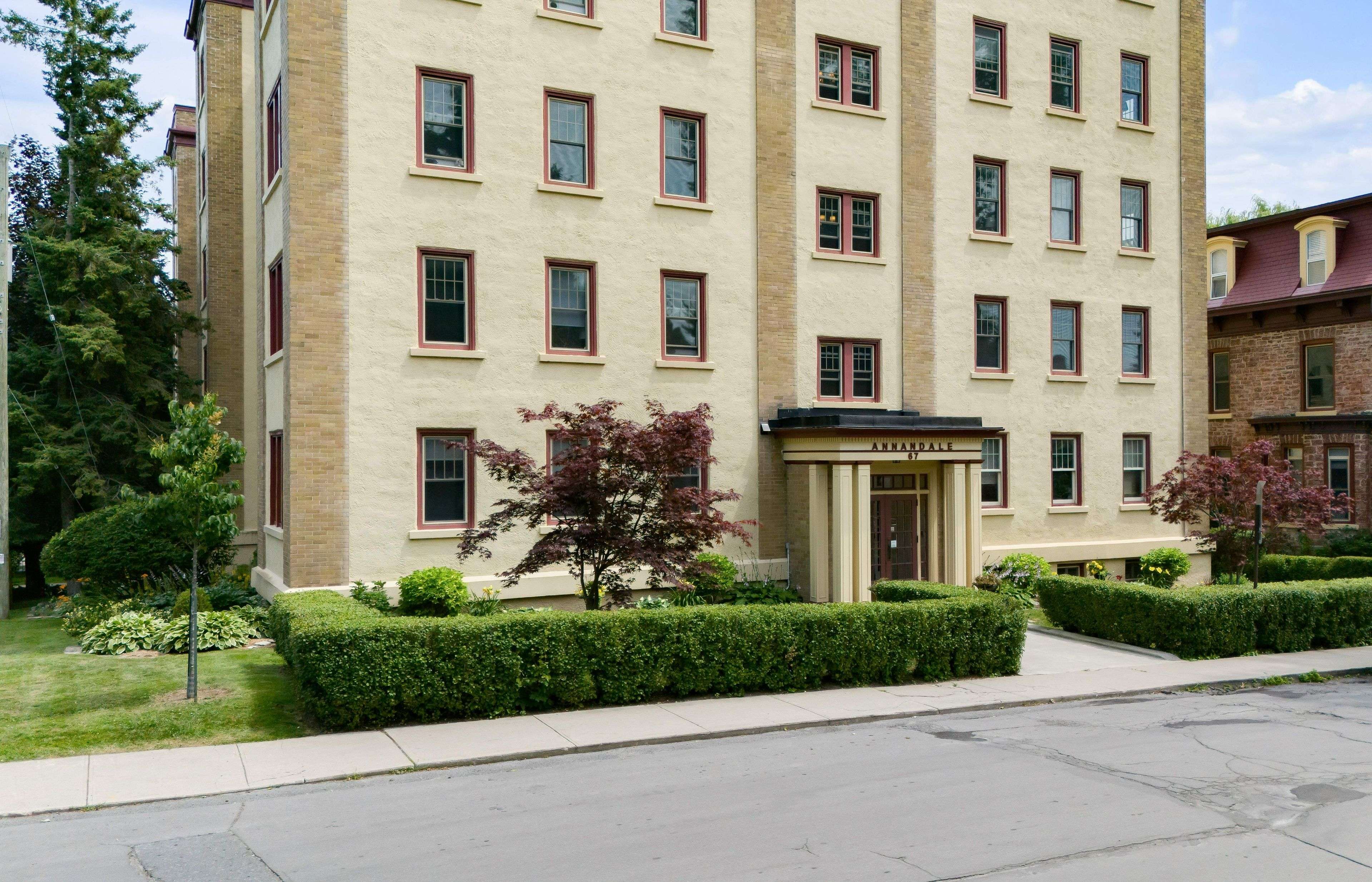 Kingston, ON K7L 3H2,67 Sydenham ST #302