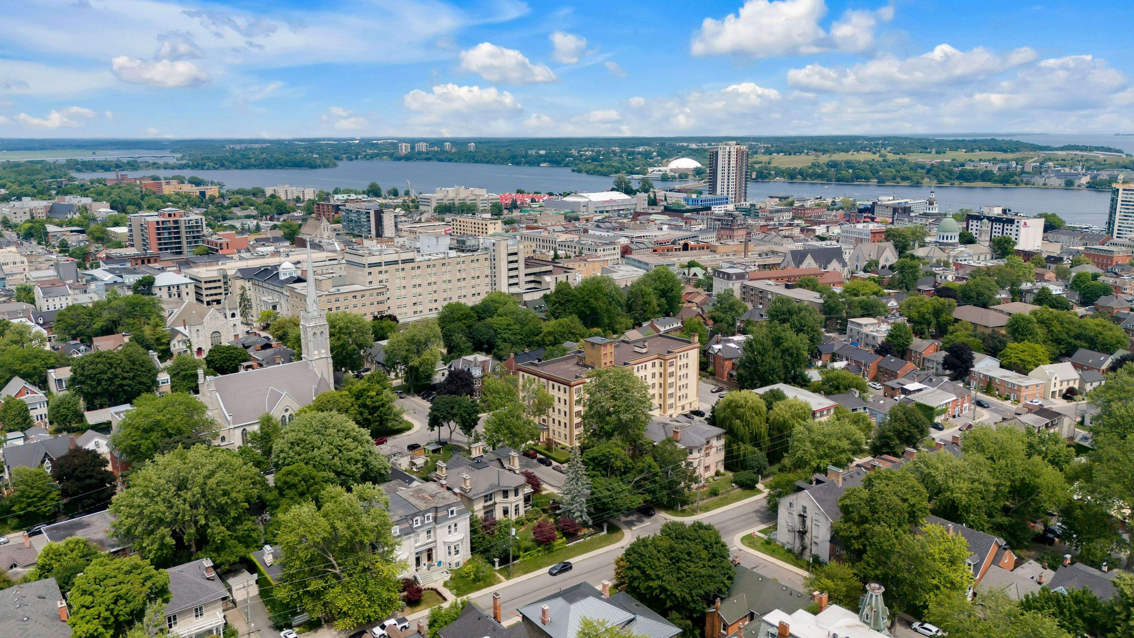 Kingston, ON K7L 3H2,67 Sydenham ST #302