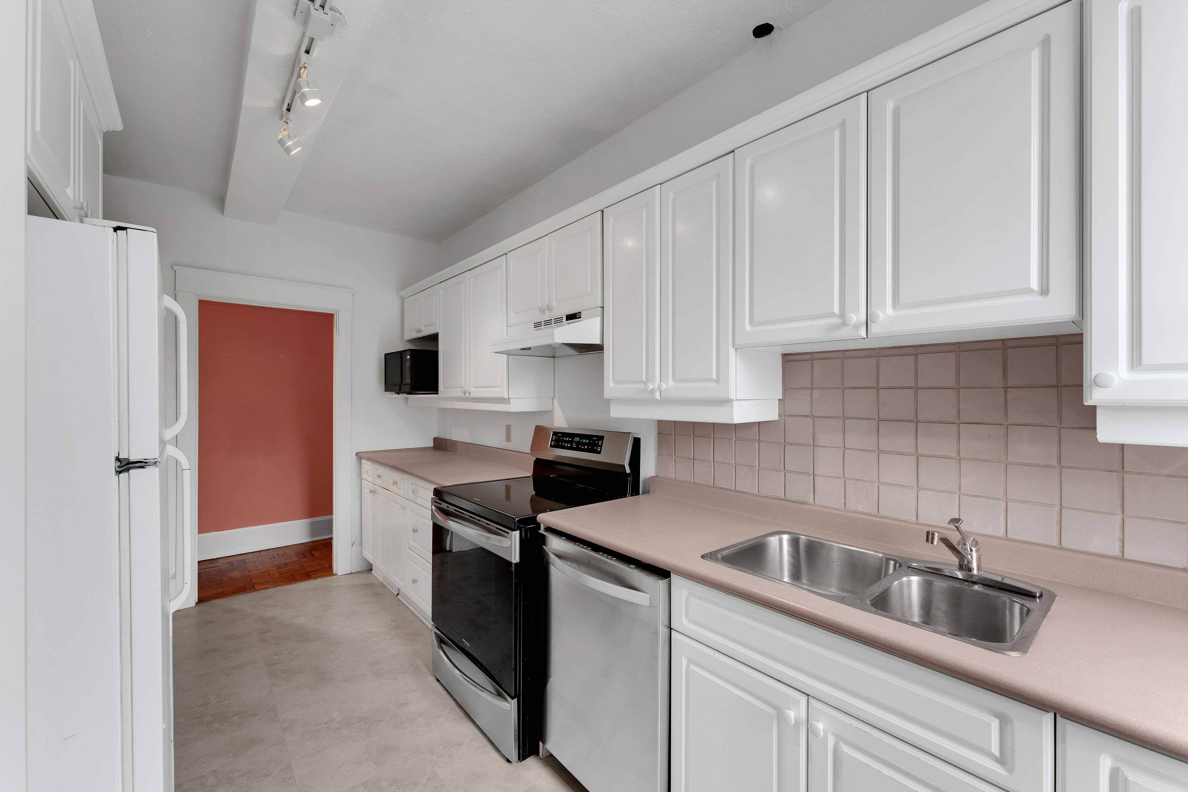 Kingston, ON K7L 3H2,67 Sydenham ST #302