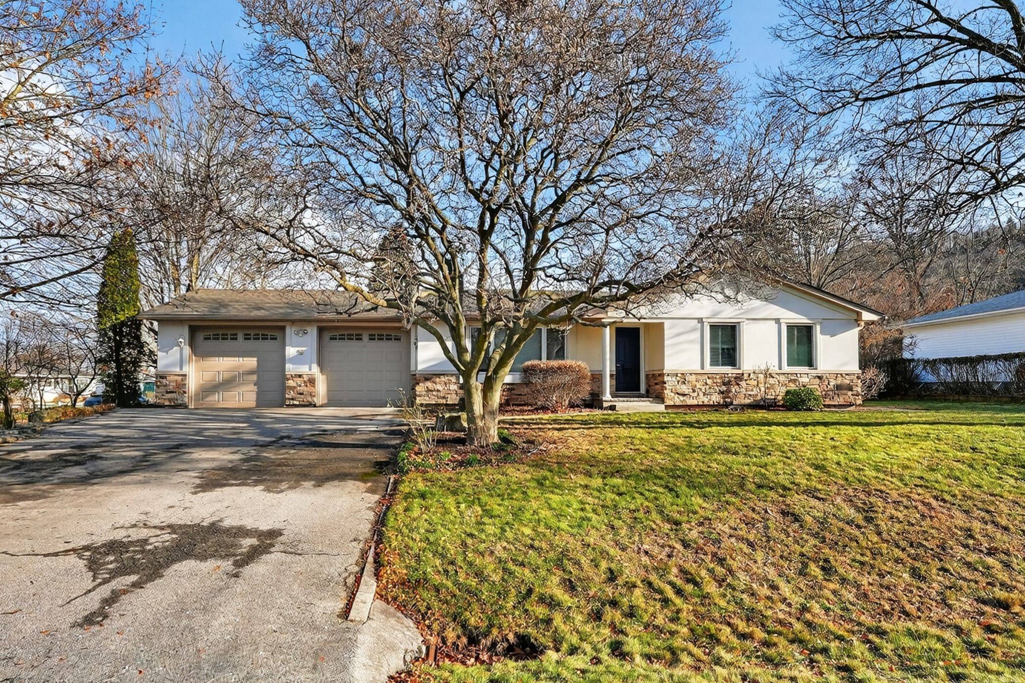 Grimsby, ON L3M 3V5,5 Brentwood RD